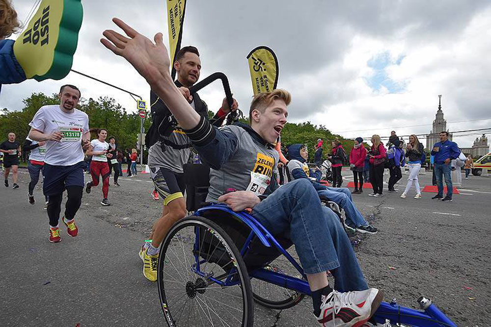 Rolling run. Человек с инвалидностью пробежал марафон. Полумарафон моя столица.